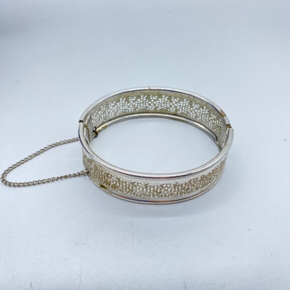 Vintage Silver Tone Filigree Hinged Bangle Bracelet With Safety Chain **NOTE** - Picture 13 of 14
